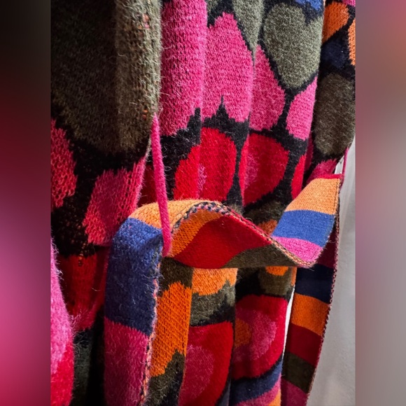 FARM Rio Multicolor Heart Pattern Sweater - Picture 4 of 11